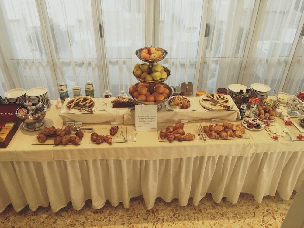 Hotel Maarea Milano Marittima Bagian luar foto