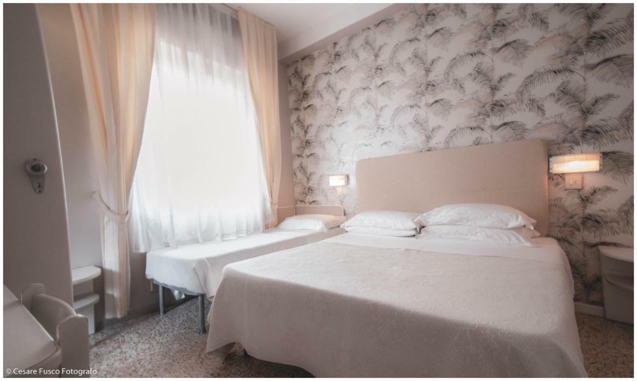 Hotel Maarea Milano Marittima Bagian luar foto